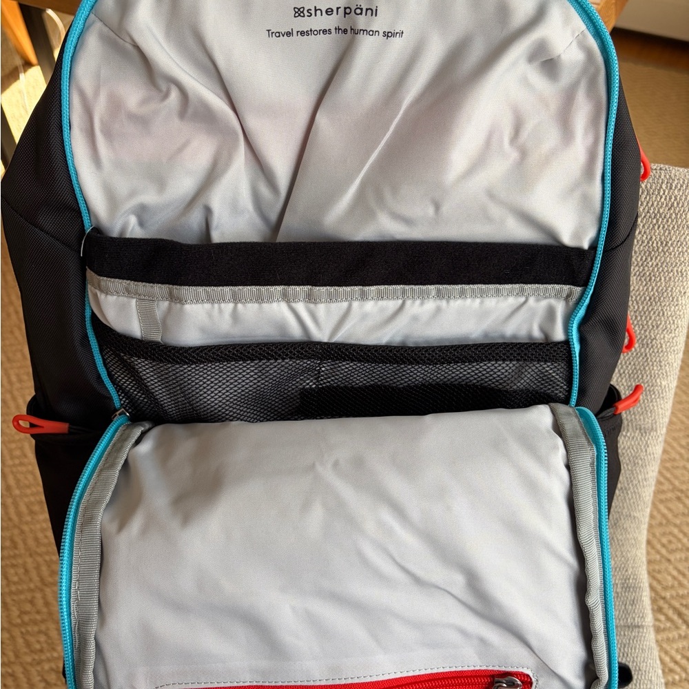 NWT Sherpani Tote Backpack Camden Black with Colorful Accents - Picture 7 of 9